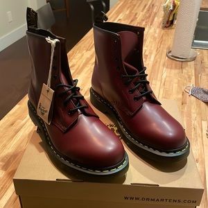 Dr. Martens 1460 SMOOTH LEATHER LACE UP BOOTS